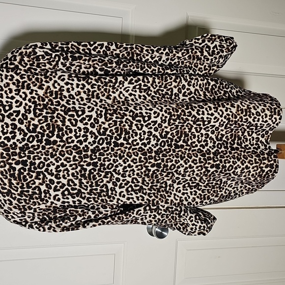 Chico's Leopard‎ Print Women's Top. Size XL CHICO'S 3.  tab Sleeves. Easy Care. - Picture 5 of 9